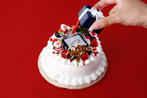 プロポーズ専用クリスマスアイスクリームケーキ登場！アイプリモ&コールドストーン