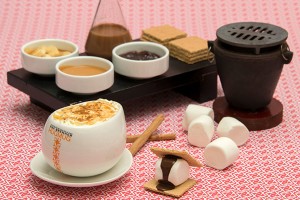 MAX BRENNER クリスマスシーズン限定スイーツ登場！まるでアップルパイのチョコレートドリンクも！