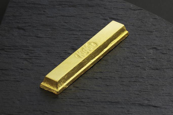 桐箱入り 本金箔仕様の「金のキットカット」キットカット ショコラトリーで限定販売