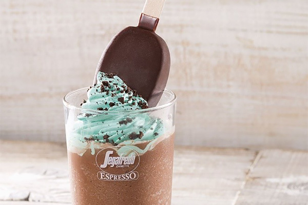 インパクトありすぎ！パルムまるごとトッピング チョコミントフローズンドリンク！セガフレードで期間限定販売
