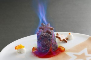 銀座メゾン アンリ・シャルパンティエ 青い炎の「プラム・プディング」などクリスマスデセール 期間限定登場