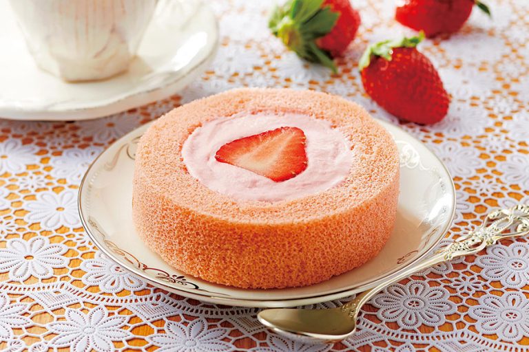 ローソン「プレミアムあまおう苺のロールケーキ」などいちご商品7品新発売