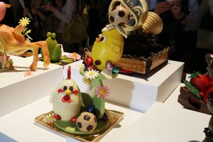 チョコレートアート37作品展示「はじめよう、ショコラ de イースター」開幕