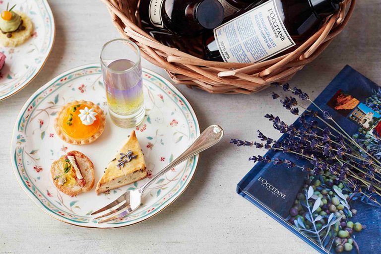 ホテル椿山荘東京 × ロクシタン 夏にぴったりのハーブを楽しむことができる「ロクシタン リラクシングアフタヌーンティー」が登場