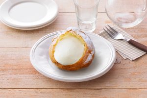 銀座コージーコーナーから宮古島の「雪塩」を使った新作ジャンボシュークリームが期間限定で登場！