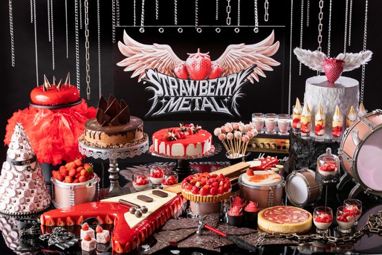 ヒルトン名古屋　実寸大ギターケーキ&ドラムティラミス登場「ストロベリーメタル・デザートビュッフェ」開催