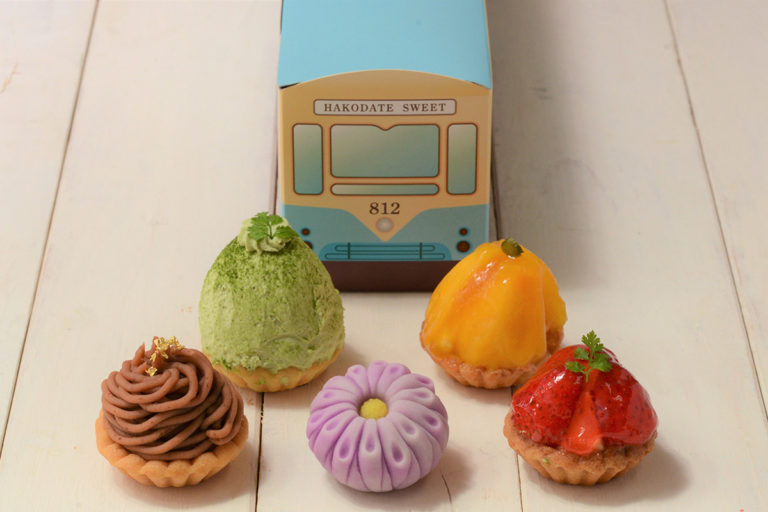 「函館スイーツ電車」貸切路面市電で観光&スイーツを楽しむ　函館スイーツフェスタも開催