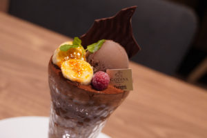 デニーズ×ゴディバ コラボ！多彩なチョコを味わうサンデー、ミニパルフェ、パンケーキ登場