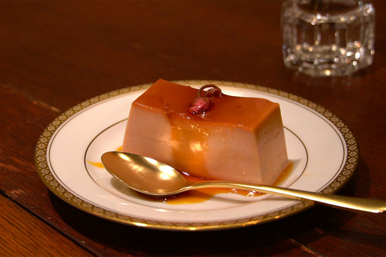 喫茶サテラの期間限定「桜プリン」でお花見気分を味わう