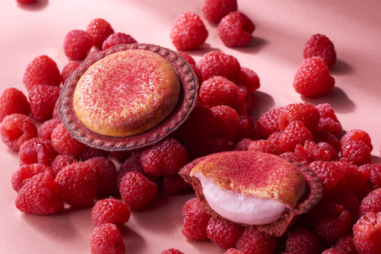 BAKE 華やかレッドスイーツ「芳醇フランボワーズチーズタルト」 母の日セットも登場