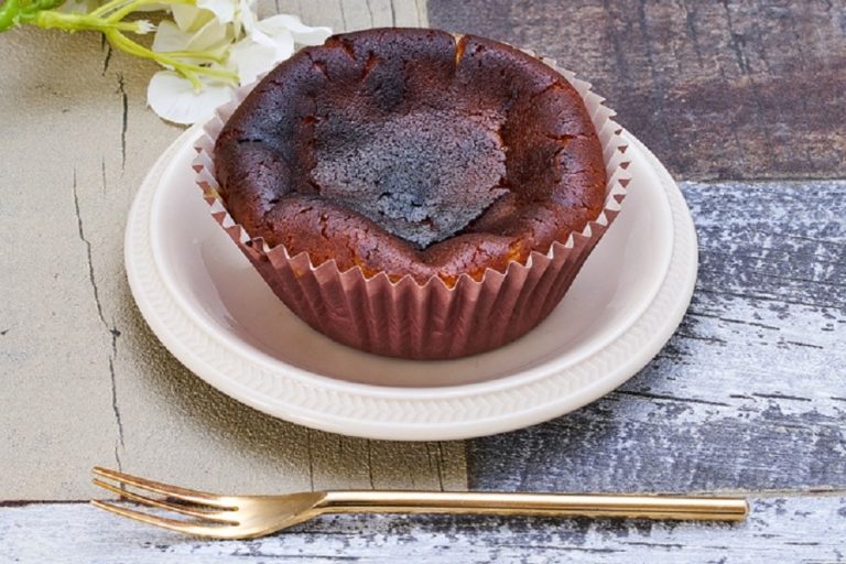 ローソンストア100　なめらかチーズ×香ばしい焦げ目の“大人のバスク風チーズケーキ”が新発売