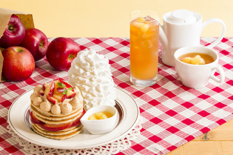Eggs ’n Things　りんごを贅沢に味わえるパンケーキを11月限定販売