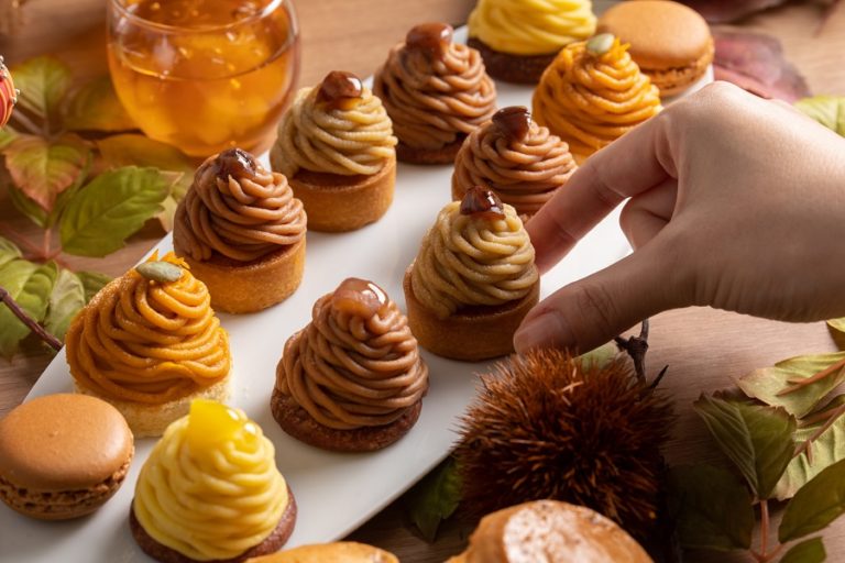 グランド ハイアット 東京　11月はモンブラン食べ比べ　12月はクリスマスアフタヌーンティー