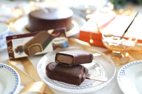 ハーゲンダッツ バー「ザッハトルテ」　ビターチョコとアプリコットの濃厚リッチな味わい