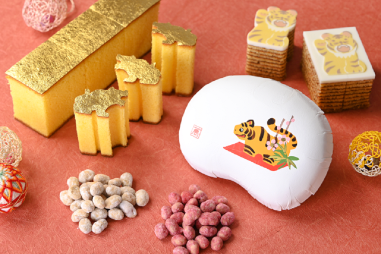 天面一枚貼りの金箔かすてら・とらまねきの型ぬきバウムなど　寅年仕様のおめでたいお菓子が続々