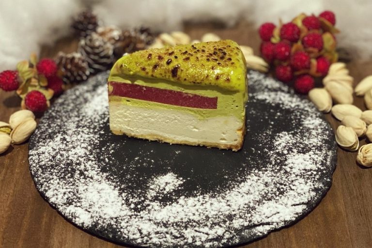 炙ってとろける「香るチーズケーキ」にピスタチオフレーバー！クリスマスシーズン限定販売