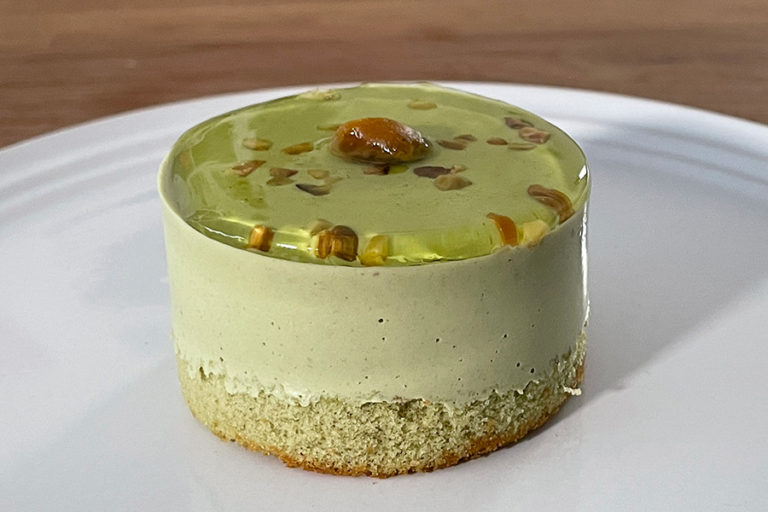 ローソン新作　ピスタチオづくし「深聖ピスタチオケーキ」