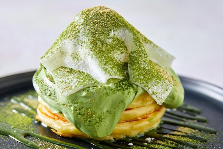 お正月限定！J.S. PANCAKE CAFE　もちもち求肥の「西尾抹茶のいちご大福パンケーキ」