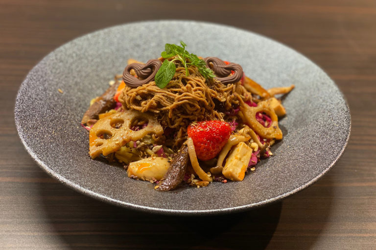 ロッテ×麺屋武蔵 14年目のチョコラーメン 今年は「まぜガーナ2022 ～スパイスモンブラン～」