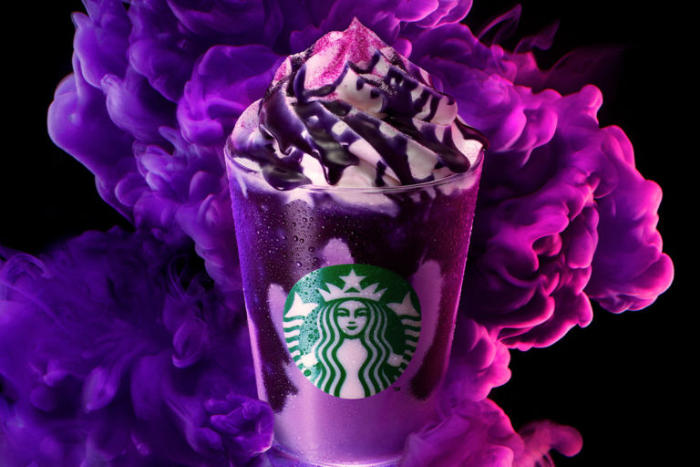 スターバックス 全てが紫色！「パープル ハロウィン フラペチーノ」は紫いも&バニラ風味