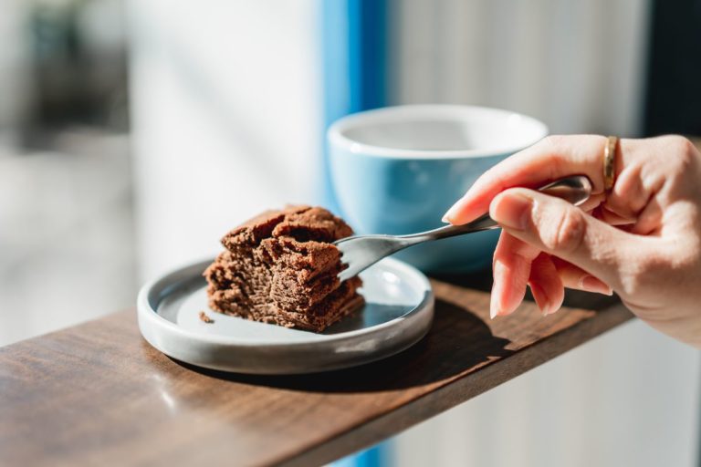 スペシャルティコーヒー専門店がつくる 驚くほど軽く優しいチョコレート感のガトーショコラが登場