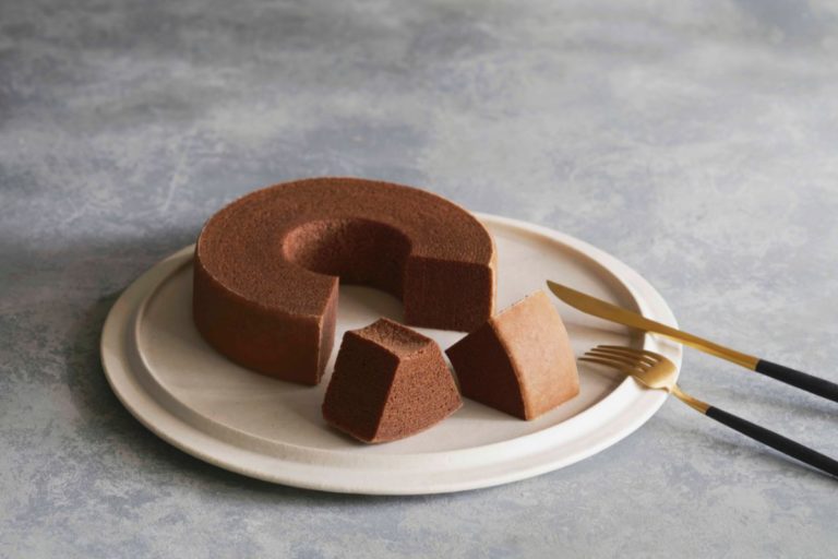 CHOCOLATE BANKと治一郎が共同開発　新作「濃厚チョコレートバウムクーヘン」　発売