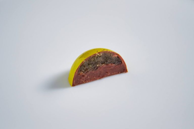 【明治ブルガリアヨーグルト/大人気アイス】なめらか食感&さっぱり後味 ブルーベリー味新登場!
