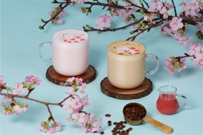 桜シーズン到来！移ろう春の情景をイメージ「スパイス薫る 桜カスタードラテ/桜カスタードミルク」発売