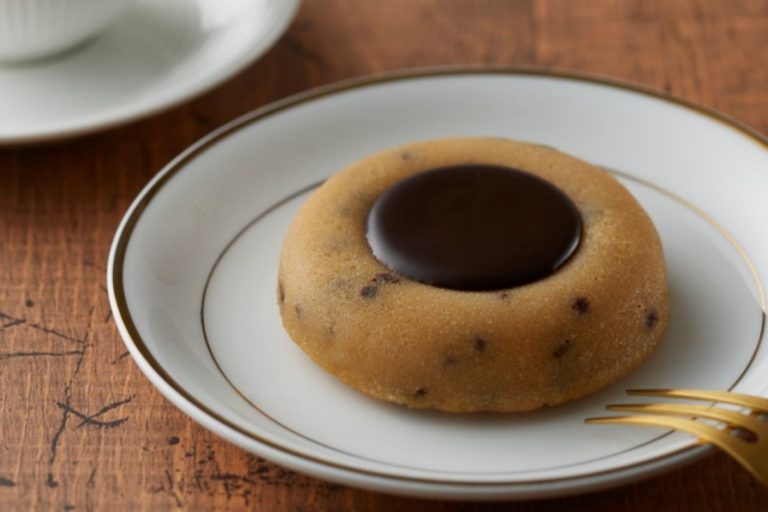 ミニストップ　しっとり生食感とチョコレートのアクセントが新感覚！フランス生まれの焼菓子「生ティグレ」