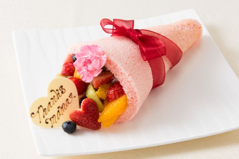 【リーガロイヤルホテル東京】“いつもありがとう”の想いを込めた母の日ケーキ「フルーツブーケ」