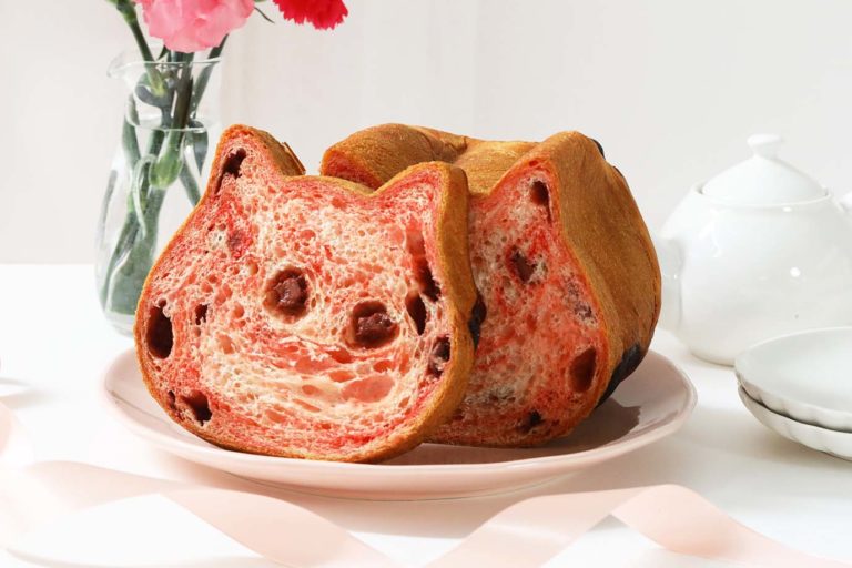 毎年人気の母の日限定『ねこねこ食パン カーネーション（いちご味）』が今年もオンラインストアに登場！