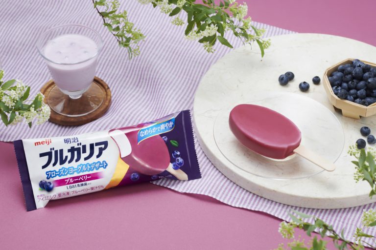 【明治ブルガリアヨーグルト/大人気アイス】なめらか食感＆さっぱり後味　ブルーベリー味新登場！