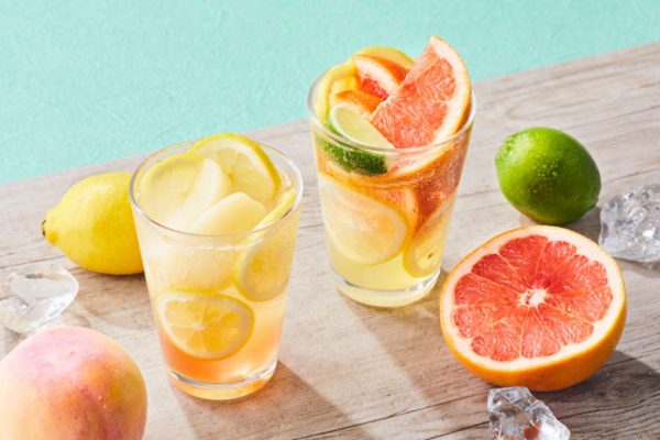 シャリシャリ冷凍果実がゴロゴロ！ザクザク！ゴクゴク飲めるシュワシュワドリンク2種新発売！