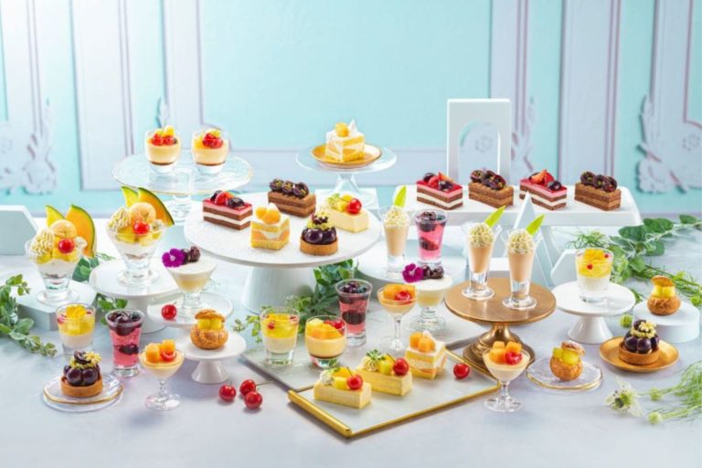 贅沢なクラウンメロンパフェや赤肉メロンの濃厚スイーツ「Sweets Parade ～メロン＆チェリー～」