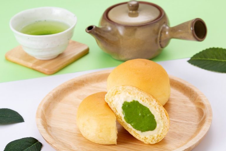 ファミマ限定「冷やして食べる とろけるくりーむパン 出雲抹茶」4月25日より販売開始