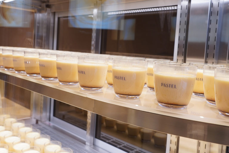 2層に進化したなめらかプリンが味わえる！パステル 表参道店オープン