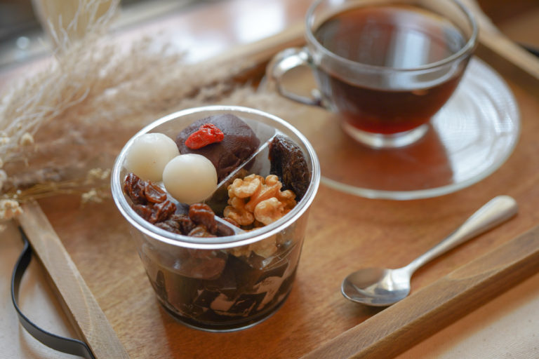 【船橋屋】和菓子×珈琲のコラボレーション！ほろ苦い珈琲寒天がクセになる「珈琲あんみつ」期間限定販売