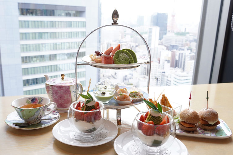 絶品パフェを楽しむ「いちごと抹茶のアフタヌーンティー」ザ ロイヤルパーク アイコニック 東京汐留