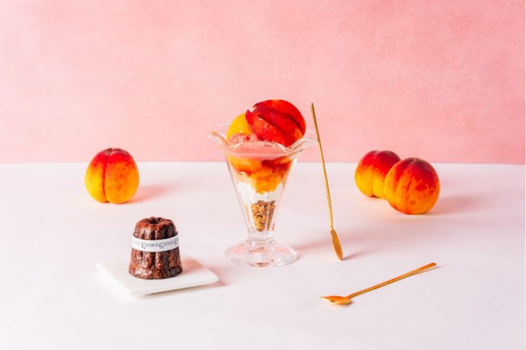 1日30食限定「KURAMAE CANNELE CAFE」夏季新メニュー『グランカヌレ＆桃のパフェ』