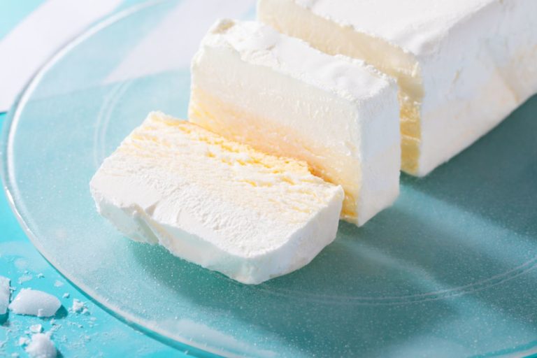 【生クリーム専門店ミルク】凍らせて美味しい「生クリームアイスケーキ」出来立ての美味しさを閉じ込めて