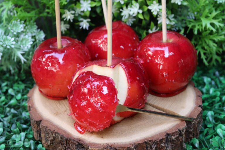【浅草初のりんご飴専門店】店頭はいつも大行列の「代官⼭Candy apple」が人気観光地の浅草にオープン！
