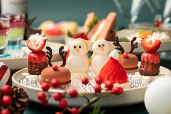 【新横浜プリンスホテル】まるで雪の世界に舞い降りたかわいらしいスイーツたち！華やかなクリスマスアフタヌーンティー