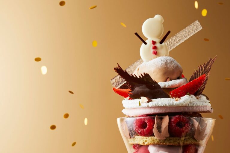 【ショコラティエ パレドオール】2023年 冬のテーマは「フルーツXmas」季節限定パフェは3種のベリーを楽しんで！