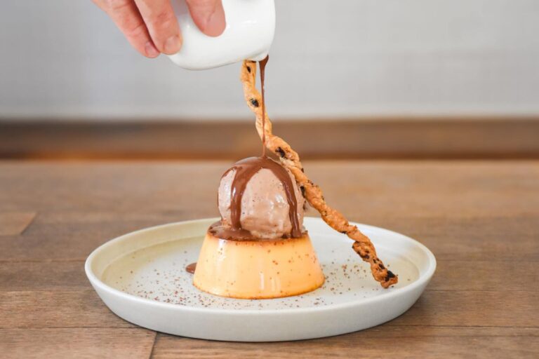 【Minimal】春限定！固めプリンを濃厚チョコレートと楽しむ「カカオたまごのプリンとチョコレートアイス」