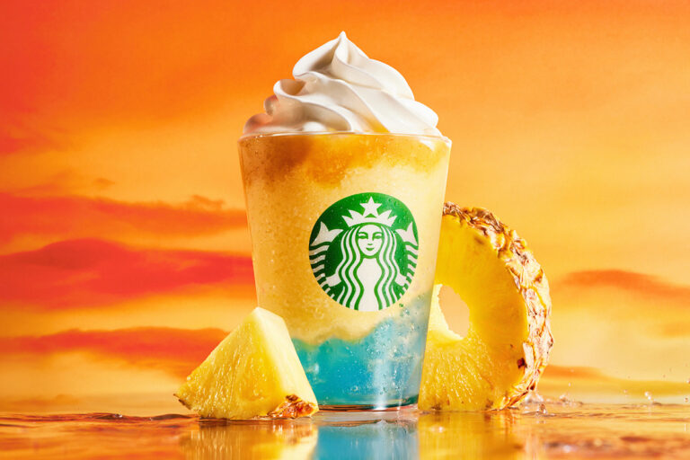 スタバ新作　夕暮れ時のビーチをイメージした「サンセット パイン フラぺチーノ」