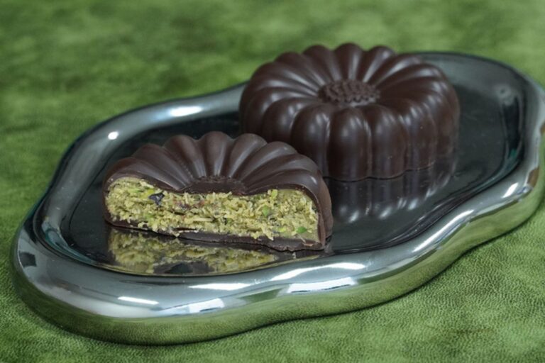 話題沸騰中の「ドバイチョコ」をインスパイアした”ザクっ パリっ とろ〜り新食感 “「Dチョコ ピスタチオ」新登場！