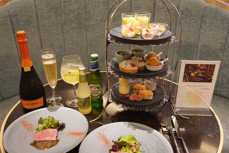 アニヴェルセルカフェ 表参道の桃スイーツフェア　夜も楽しめるハイティーに注目