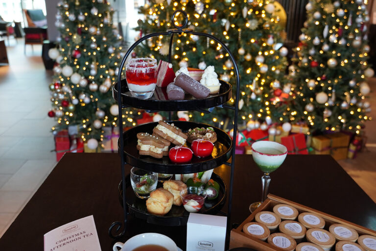 プルマン東京田町「クリスマスアフタヌーンティー」クリスマスモチーフのスイーツで華やかに