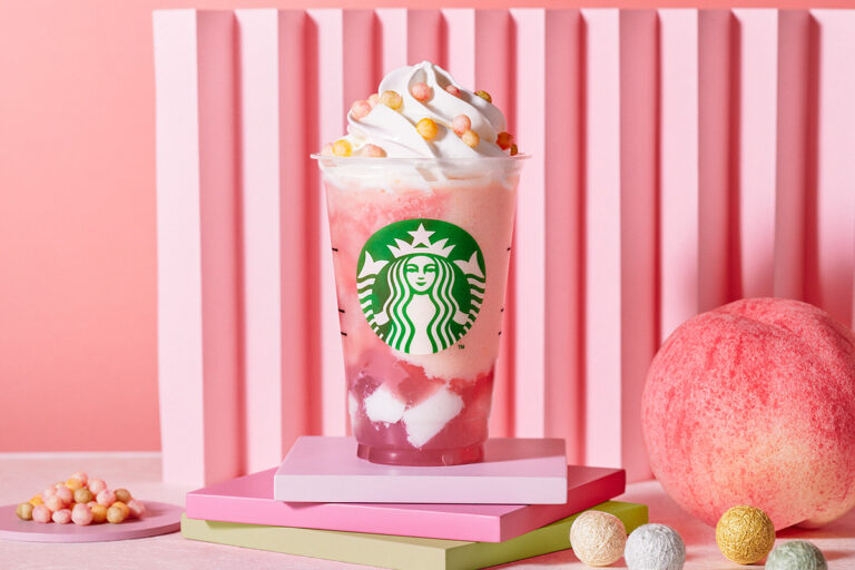 スターバックス初 ひなまつりを祝う「ひなまつり フラペチーノ」おいり風3色トッピングで華やかに