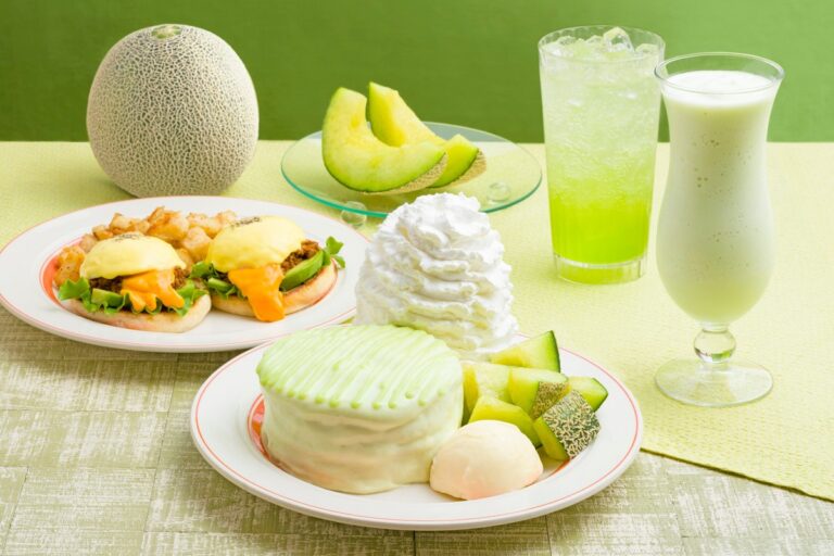 エッグスンシングス 旬のメロン贅沢使用「プレミアムメロンパンケーキ」　メロンドリンクも登場